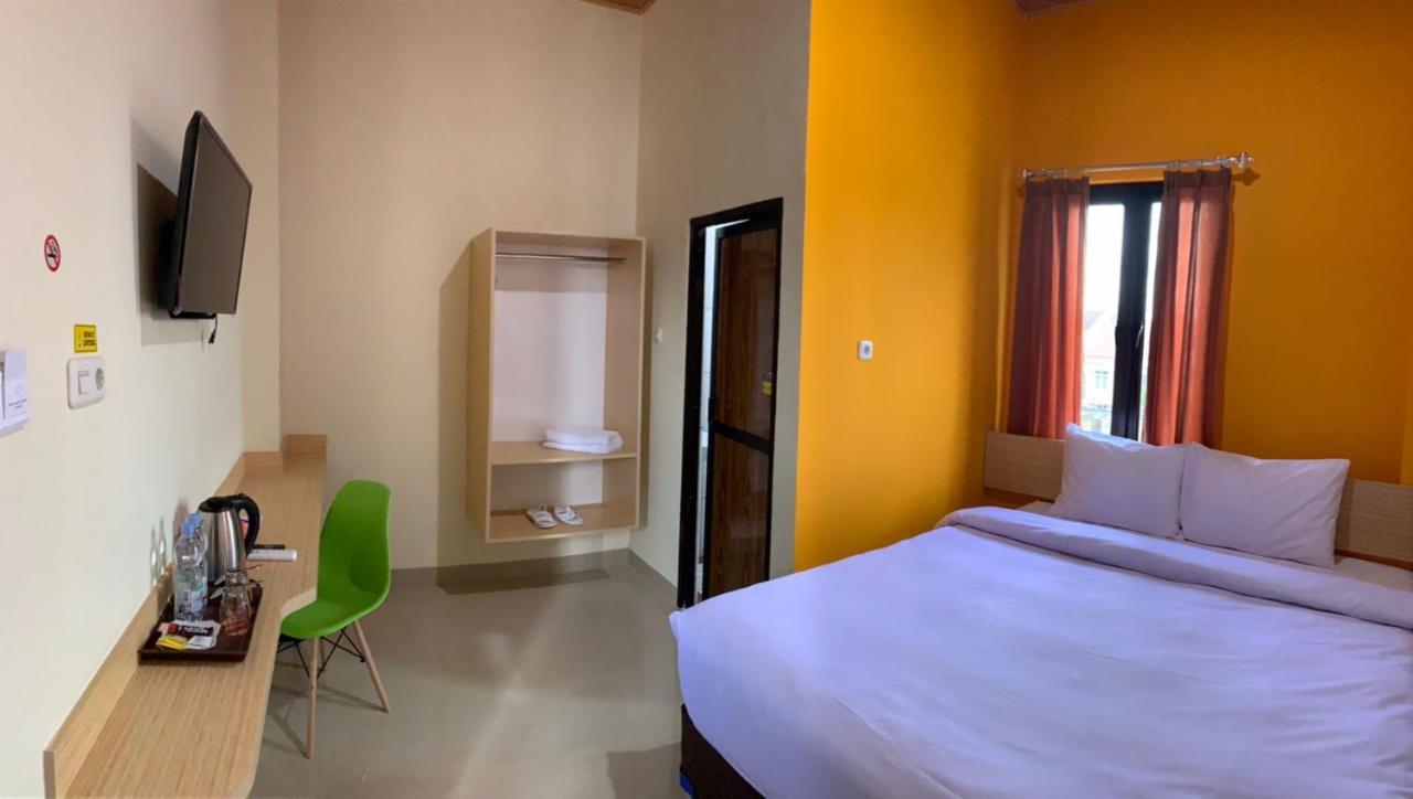 Hotel Sriwijaya 99 Palembang Esterno foto